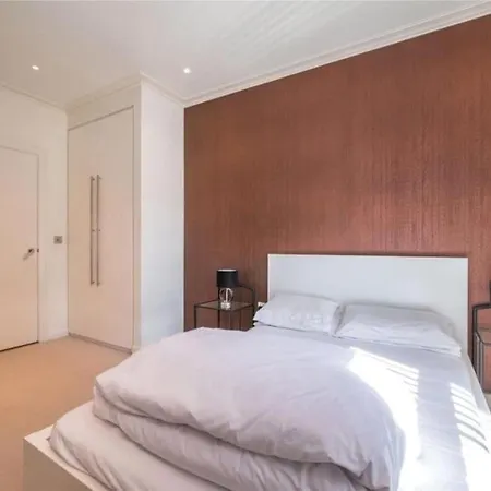 Luxury Penthouse 2 Bedrooms Flat In Canary Wharf London
