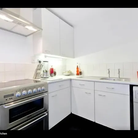 Zone 1! 2 Bed Duplex Apartment! Appartamento *