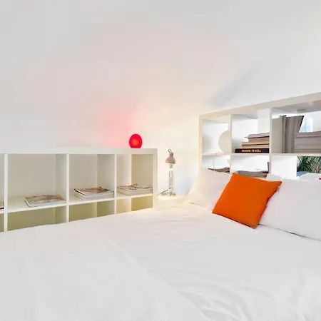 Zone 1! 2 Bed Duplex Apartment!