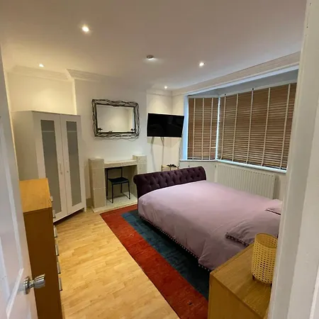 15 Glebe Crescent Apartment Hendon