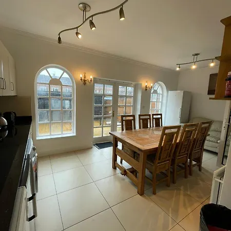 Apartment 15 Glebe Crescent