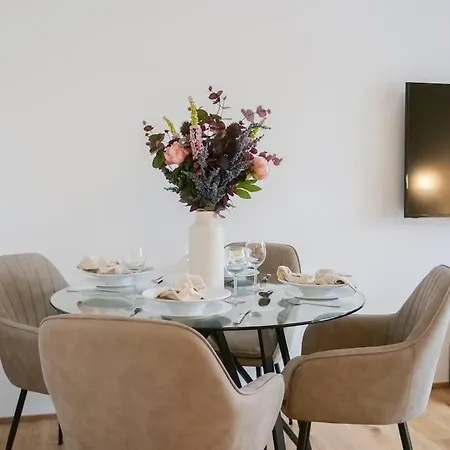 Stylish 2 Bed With Large Terrace *