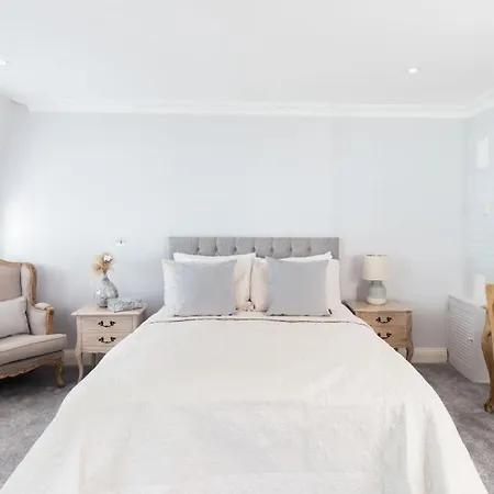 Spacious Quiet 4bedrooms 6beds House With Private Garage 5min Walk To Paddington Station Holiday home *