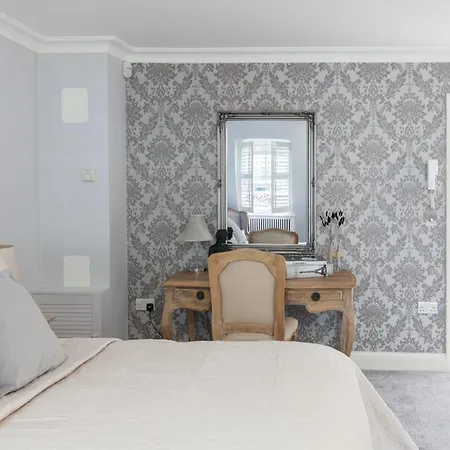 Holiday home Spacious Quiet 4bedrooms 6beds House With Private Garage 5min Walk To Paddington Station London