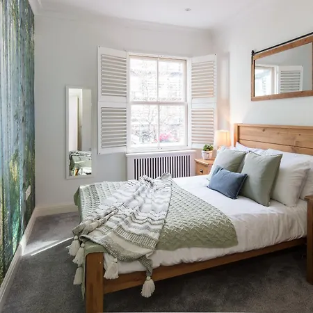 Holiday home Spacious Quiet 4bedrooms 6beds House With Private Garage 5min Walk To Paddington Station London