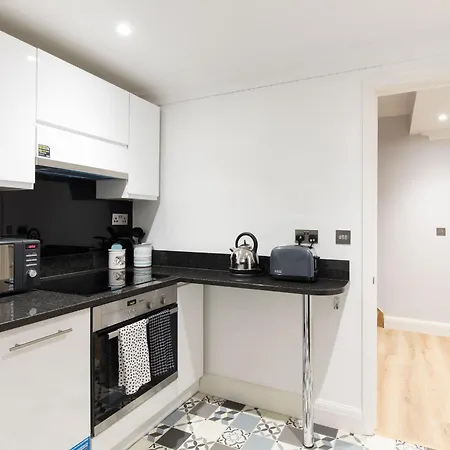 Spacious Quiet 4bedrooms 6beds House With Private Garage 5min Walk To Paddington Station *