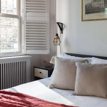 Holiday home Spacious Quiet 4bedrooms 6beds House With Private Garage 5min Walk To Paddington Station