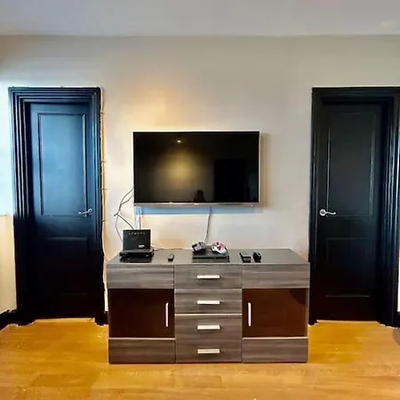 Chelsea Cloisters - One Bedroom Serviced *
