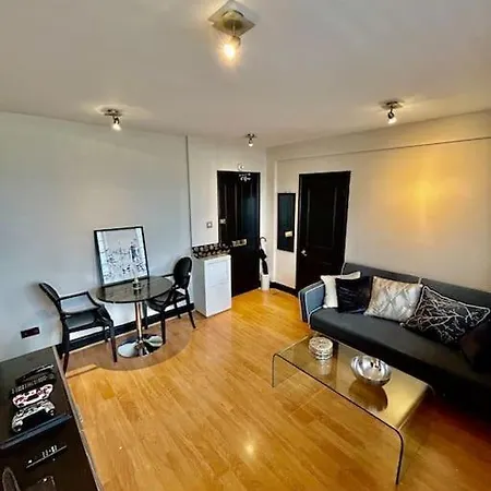 Chelsea Cloisters - One Bedroom Serviced Apartment London