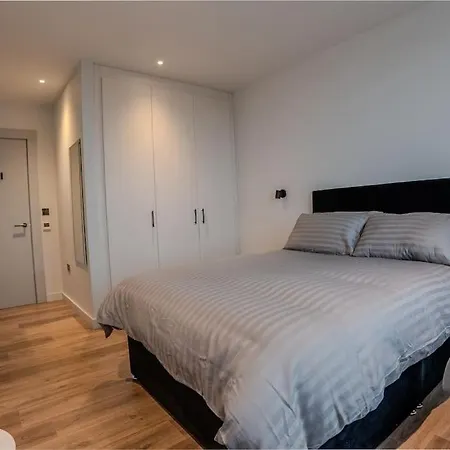 2 Bedroom Flat Near Stanmore Station Apartment Stanmore (Greater London)