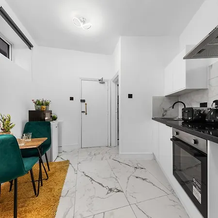 Serviced Modern Flat - Sleeps 2 - Good Links To King Cross, Euston, Finchley Road Station - Nw3 Apartment *