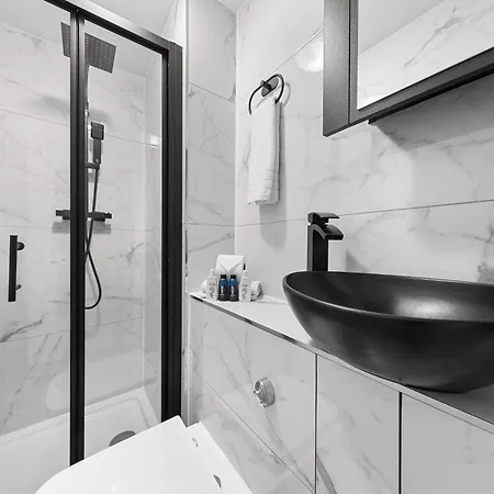 Apartment Modern One Bedroom Flat - Sleeps 3 - Transport Links - Finchley Road, Euston, King Cross Station - Nw3 *