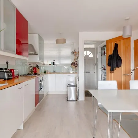 Stunning 1bd Flat W Garden Area Kentish Town!