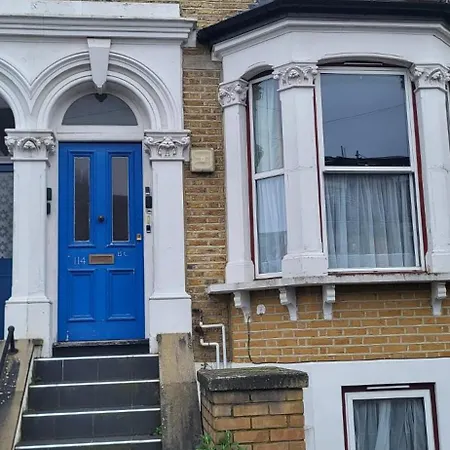 1 Bedroom Flat 27 Mins To Victoria London