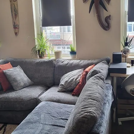 1 Bedroom Flat 27 Mins To Victoria Apartment