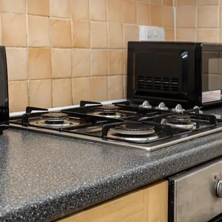Tranquil 1br In South Bank With Onsite Parking *