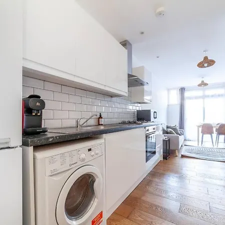 Apartment Sleek & Modern 2 Bd In - Sleeps 7 - Parking *