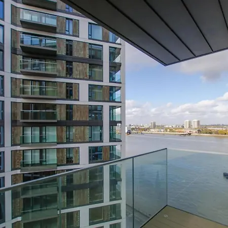 Luxury 1 Bed With Balcony *