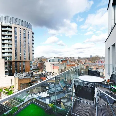Apartment Modern Serviced 3-bedroom Flat In East London