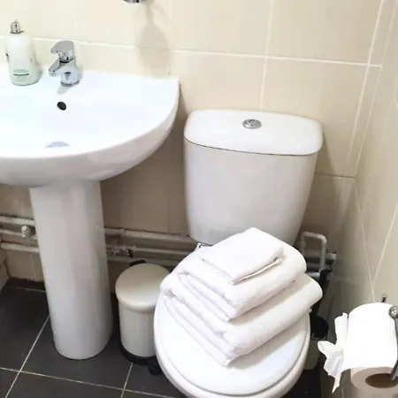 Fw Haute At Wembley: Ground Floor Flat With Free Wi-fi And Parking * London