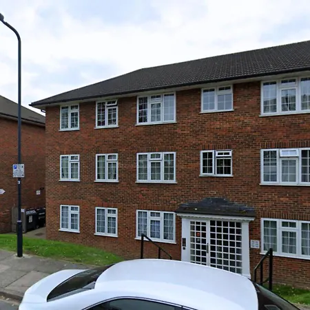 Fw Haute At Wembley: Ground Floor Flat With Free Wi-fi And Parking *