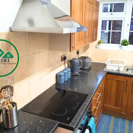 Fw Haute At Wembley: Ground Floor Flat With Free Wi-fi And Parking * London