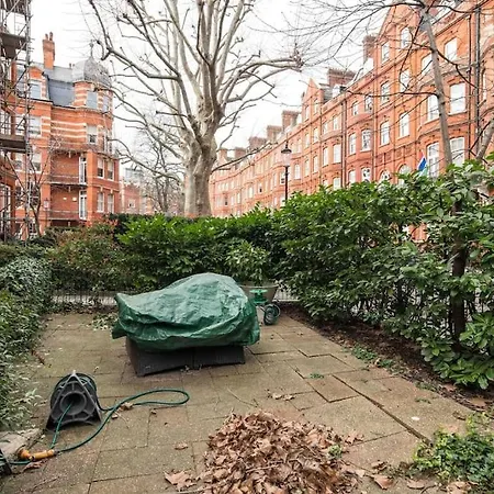 Hyde Park South Kensington * London