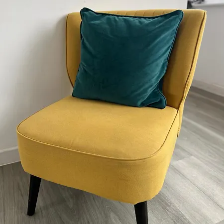 Modern Two Bedroom With Super Fast Wifi Apartment Yiewsley