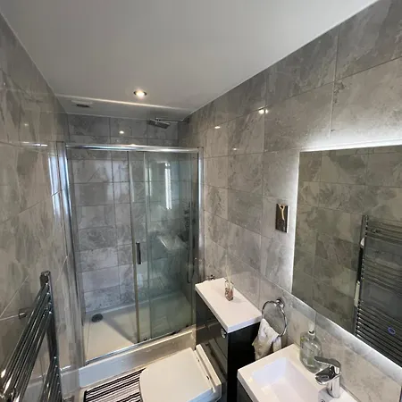 Modern Two Bedroom With Super Fast Wifi * Yiewsley