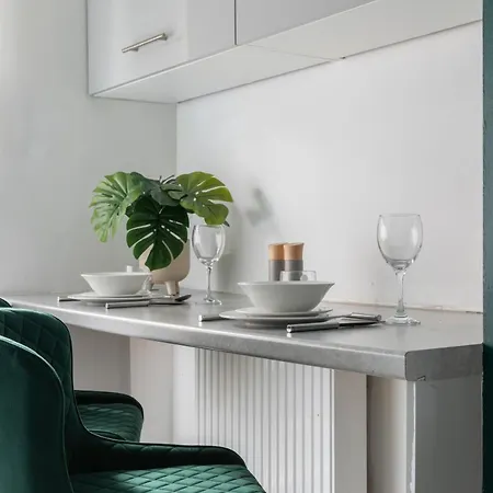 Perry Place - Forest Hill- 3 Bed House *