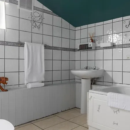 Perry Place - Forest Hill- 3 Bed House