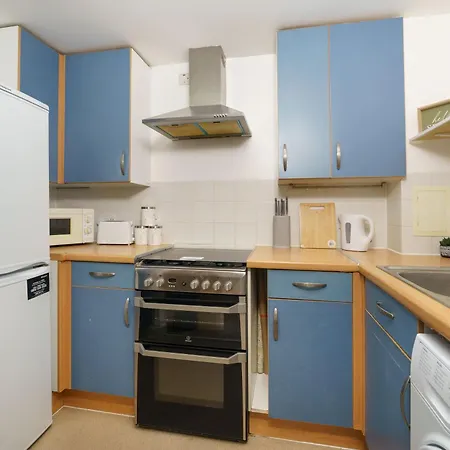 Beautiful 1 Bed With Living