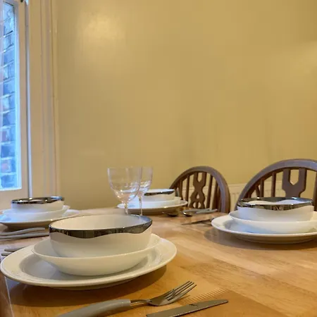 Family 2 Bedroom Flat In Fulham Apartment London