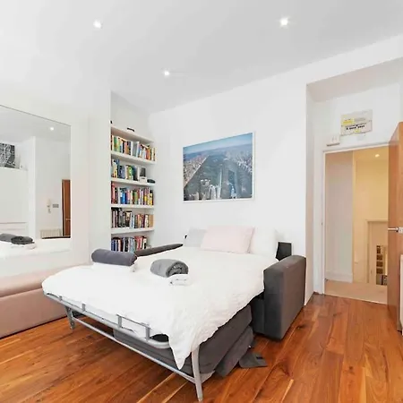 Huge 1 Bed -sleeps 4 De Lux Soho Fitzrovia Apartment