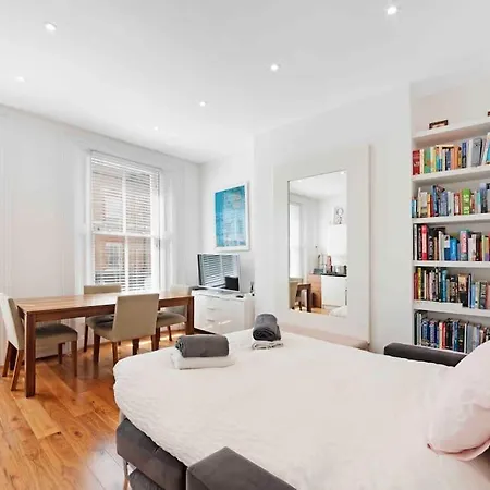 Apartment Huge 1 Bed -sleeps 4 De Lux Soho Fitzrovia