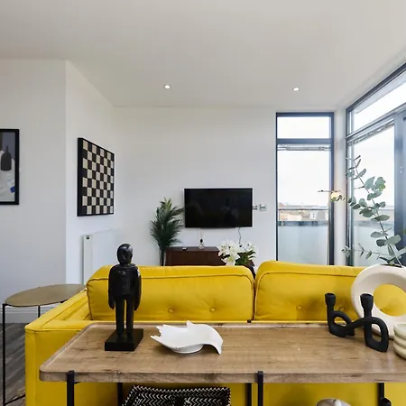 The Harlesden Classic - Lovely 2bdr Flat With Balcony Apartment London