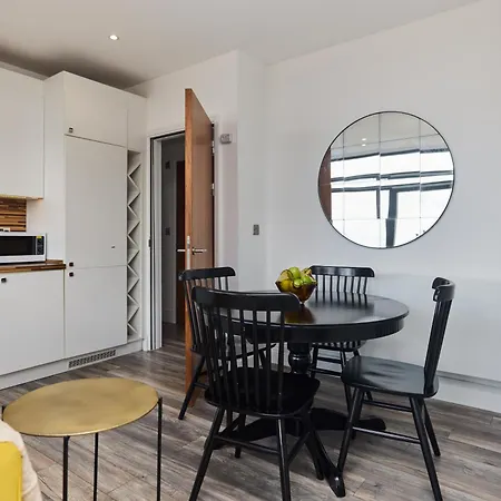 The Harlesden Classic - Lovely 2bdr Flat With Balcony Apartment