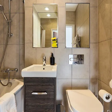 The Harlesden Place - Modern 3bdr Flat With Balcony