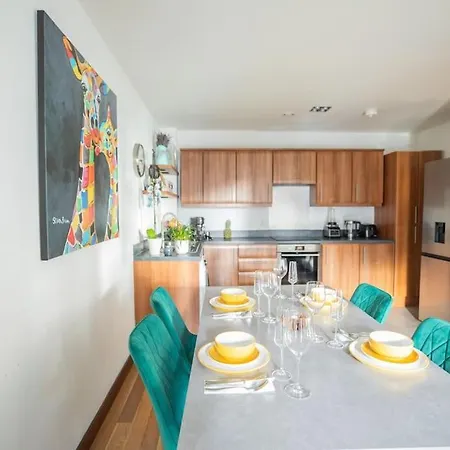 Apartment Lovely 2 Bedroom Overlooking River Thames *