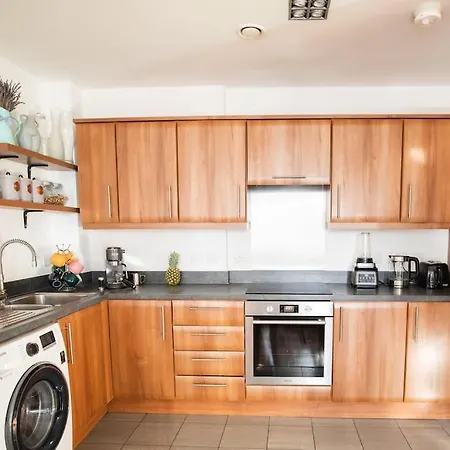 Apartment Lovely 2 Bedroom Overlooking River Thames