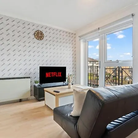 1-bedroom With Free Private Parking - Canary Wharf London