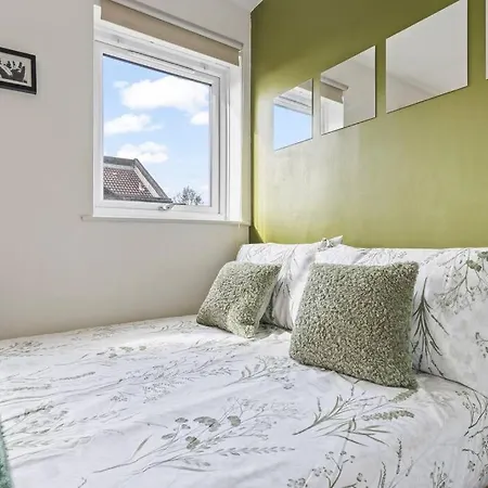 1-bedroom With Free Private Parking - Canary Wharf Apartment