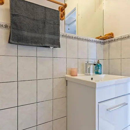 1-bedroom With Free Private Parking - Canary Wharf *