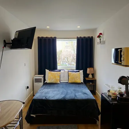 Chanel Ensuite Double Homestay London