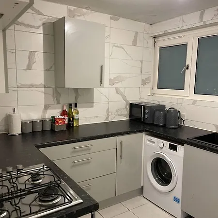Well-preserved Cozy1br Flat In Lcy With Free Parking * London
