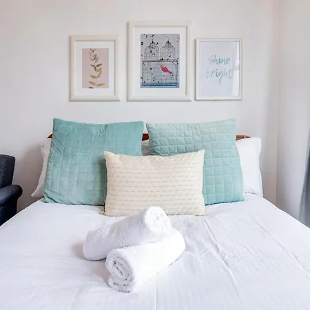 Beautiful Garden Flat Near Chelsea Apartment London