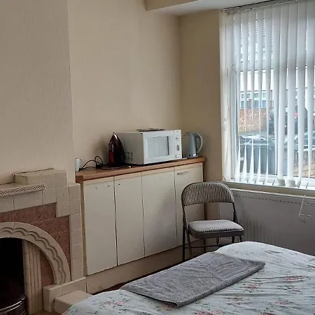 Heathrow Airport Guest house Cranford