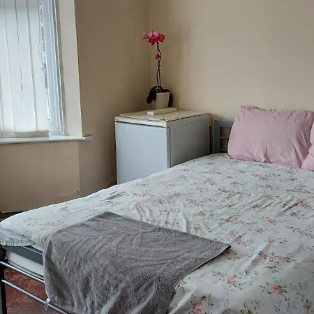 Heathrow Airport Guest house *