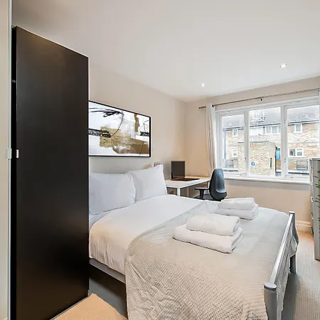 2 Bedroom Flat In Shoreditch London