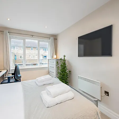 2 Bedroom Flat In Shoreditch Apartment London